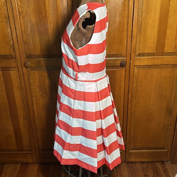 Coral and white striped dress with hidden pockets and removable belt - Picture 4 of 14